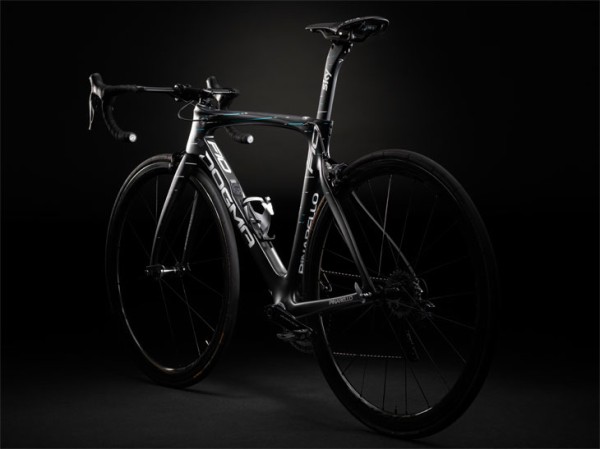 Pinarelloが17モデルのロードバイク Dogma F10 のチームスカイの完成車を発売 柏の葉サイクルライフ ロードバイク 柏レイソル アニメ デジギア情報