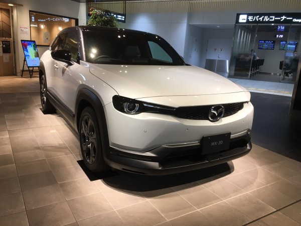 広島駅のマツダの展示車に目を奪われた Kaiser Sound ブログ