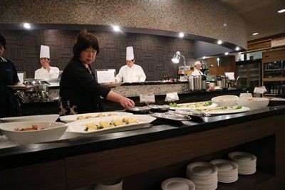 湯本富士屋ホテルでランチバイキング 飲んで食べて彷徨って