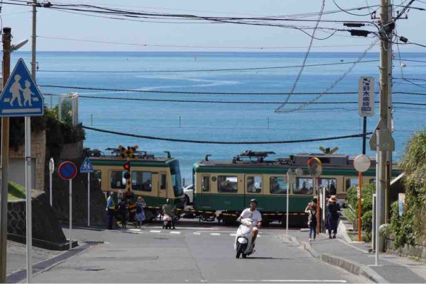 鎌倉 夏の風景（七里ガ浜編）江ノ電と海 : 鎌倉ポタてく ー ポタリングと散歩で、ご近所鎌倉・湘南を巡ります