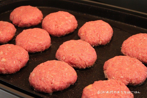 ホットプレートで煮込みハンバーグ 夏休みのごちそうに かめ代のおうちでごはん Powered By ライブドアブログ