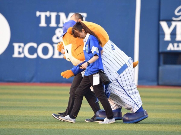 悲報 スターマン 熱中症で倒れていた ベイスターズ速報 なんj