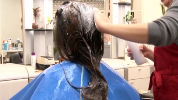 床屋で洗髪される女性と泡にまみれる髪 髪フェチの 髪フェチによる 髪フェチのためのブログ