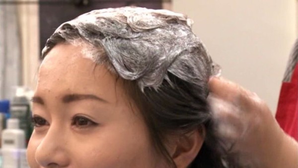 床屋で洗髪される女性と泡にまみれる髪 髪フェチの 髪フェチによる 髪フェチのためのブログ