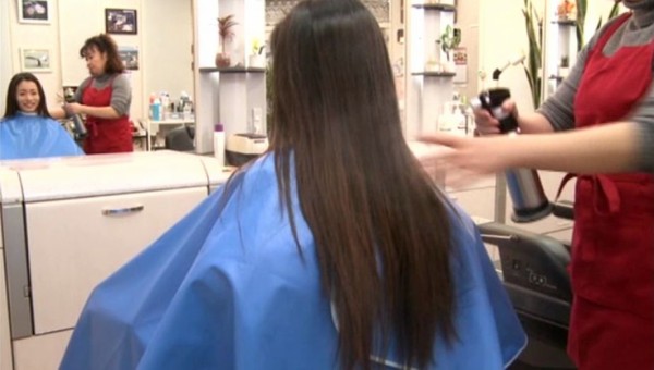 床屋で洗髪される女性と泡にまみれる髪 髪フェチの 髪フェチによる 髪フェチのためのブログ