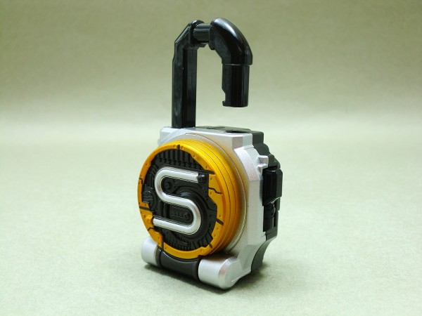 バンダイ DXロックシード 仮面ライダーナックル&黒影セット