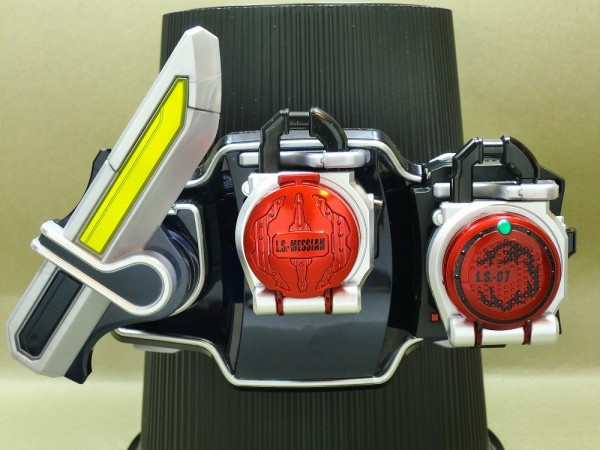 バンダイ DXセイヴァーアロー&ザクロロックシード レビュー