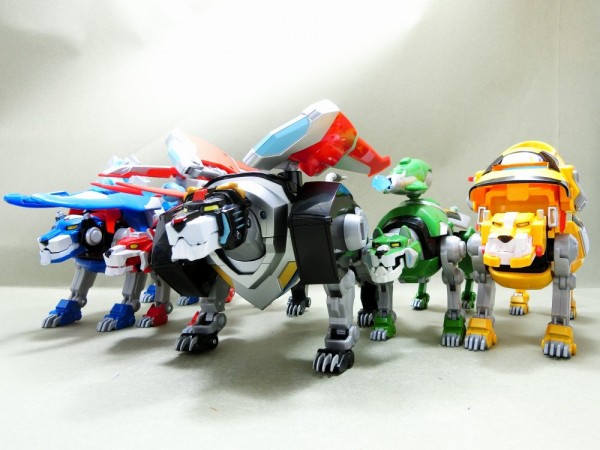 PLAYMATES TOYS VOLTRON:LEGENDARY DEFENDER LEGENDARY SERIES レビュー① :  冷やし牛乳やってます。