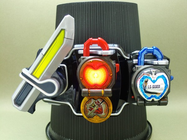 バンダイ DX金&銀のリンゴロックシード 仮面ライダーマルス&冠