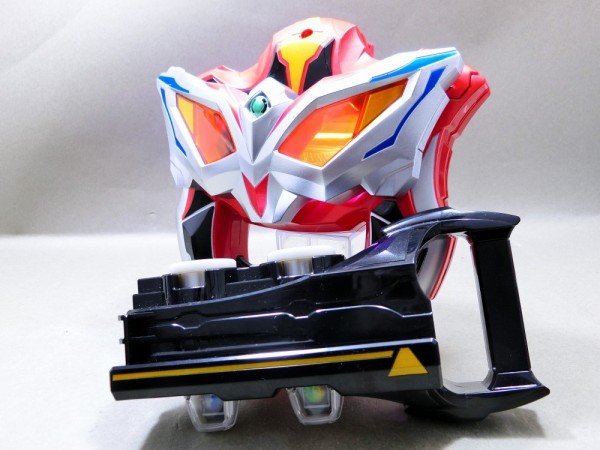 バンダイ DXウルトラゼロアイNEO レビュー : 冷やし牛乳やってます。
