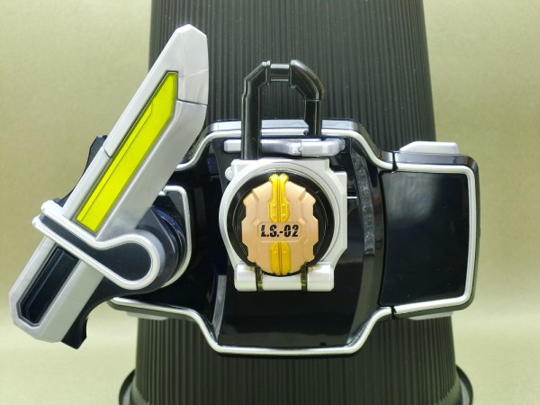 大きな取引 バンダイ DXロックシード 仮面ライダーナックル&黒影セット トイガン