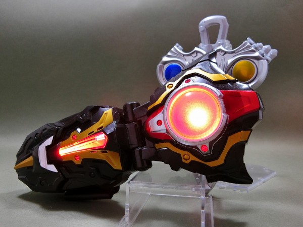 バンダイ DXウルトラマンタイガフォトンアースキーホルダー