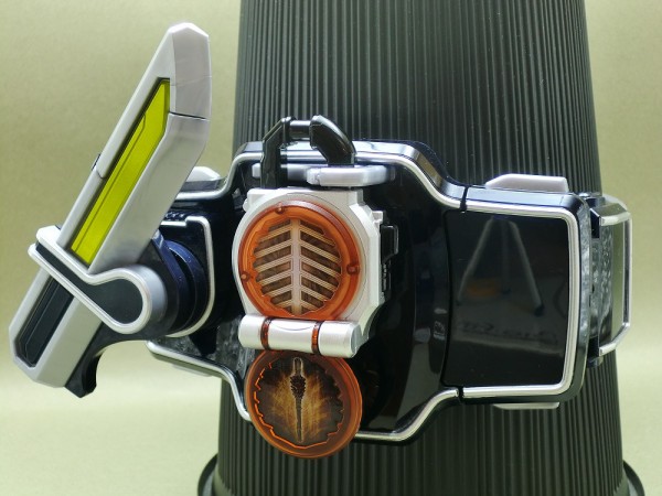 バンダイ DXロックシード 仮面ライダーナックル&黒影セット バンダイ DXロックシード 仮面ライダーナックル&黒影セット