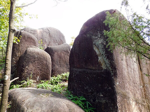 中津川市 浅間山の巨石群 2, 3 : HIDA KANAYAMA 金山巨石群と筋骨