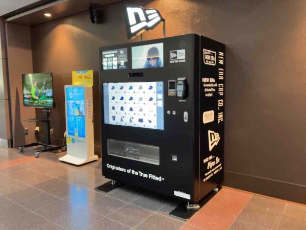 日本初 羽田空港 第1ターミナルに New Era Stand なる ニューエラ アイテムが買える自動販売機が設置されてる おおたく通信 東京都大田区の地域情報サイト