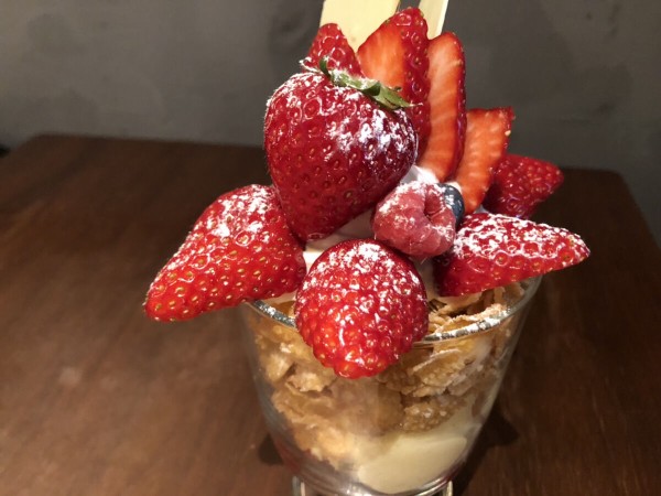 大通にオープンした Remember Cafe Bar With Fruit で ミガキイチゴのパフェ 食べてみた もりおか通信 岩手県盛岡市の地域情報サイト