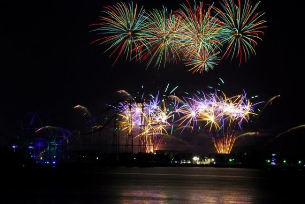 3年ぶりの開催 12 000発の光と音の競演 大豆田本町で 北國花火22 金沢大会 開催 7月30日 金沢デイズ 石川県金沢 市の地域情報サイト