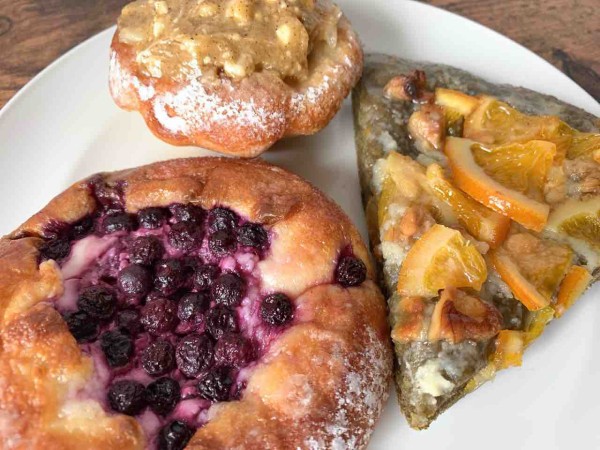 窪にオープンした Bakery Haru ベーカリーハル で ブリオッシュのケイク 紅茶 プルンスヴィア 本日のガレット 買ってみた 金沢デイズ 石川県金沢市の地域情報サイト