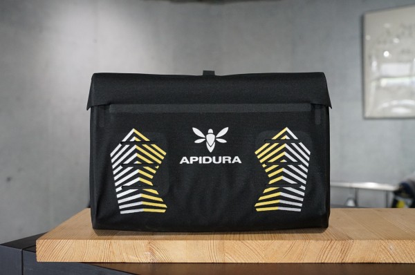 APIDURA レーシングシリーズ　ハンドルバーバッグ　中古 ハンドルバーバッグミニ【RACING HANDLEBAR PACK 2.0L