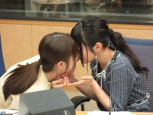 画像 声優の小倉唯さんと日高里菜さんがポッキーゲームでキス 声優速報 初期化