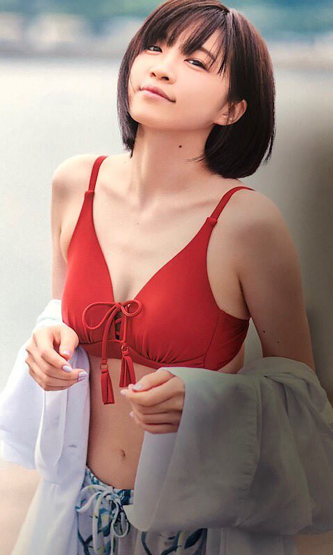 井口裕香さんがプールでの可愛い水着姿を披露 谷間あり 声優速報 初期化