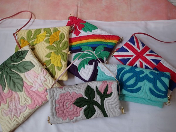 ハワイアンキルトショルダーバッグ★ハンドメイド★ ハワイアンキルト ショルダーバックタイプB 白ネイビー ショルダー