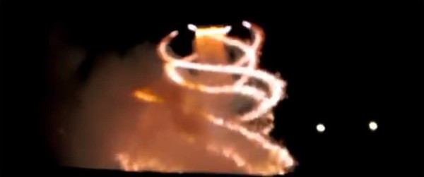 絶対技の名前とかついてそうな 俺が見た中で最高の花火 カラパイア