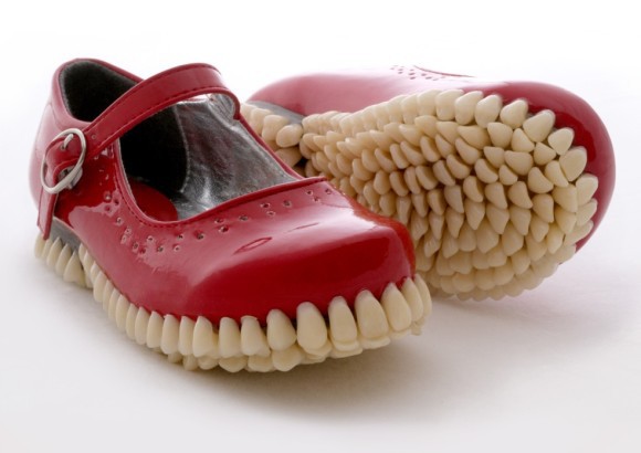 もし靴底に歯がぎっしり敷き詰められていたら？プレデターの歯底靴 ...