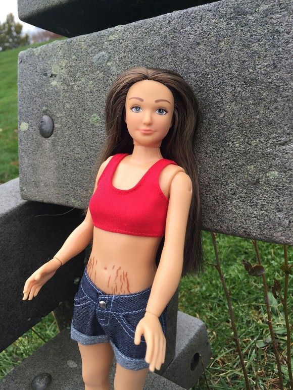 これじゃない感満載だが、これこそがリアル。アメリカ人19歳女性の標準体型に基づいたバービー風人形「ラミリー」が販売開始 カラパイア