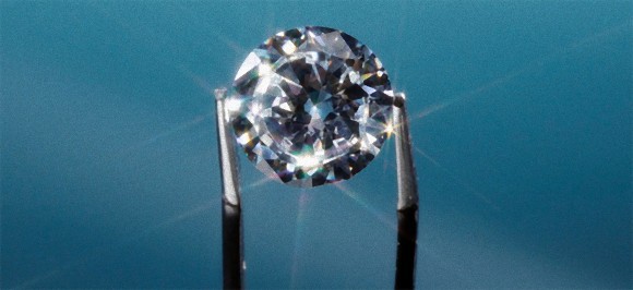 そのダイヤモンド本物？偽物か本物かを自宅で簡単に見分けられる5つの