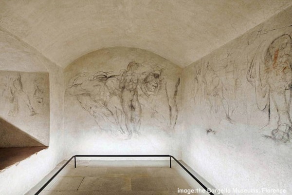 ミケランジェロが隠れていた「秘密の部屋」が初の一般公開。壁には500