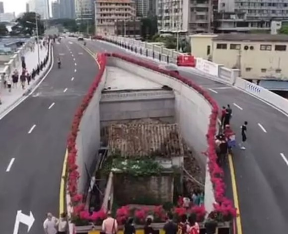 高架道路の真ん中に家 立ち退きを拒否した民家の周囲に道路を建設 中国 カラパイア２