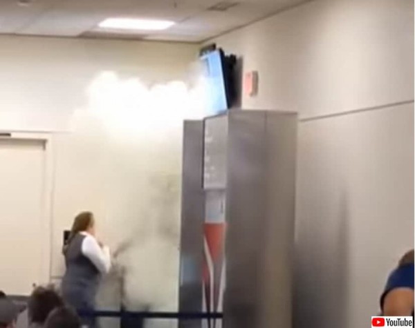 汚物は消毒だー！女が空港で消火器を噴射し逮捕 カラパイア
