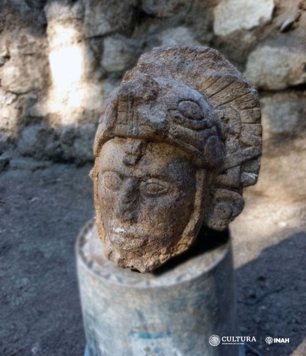 ヘビの兜をかぶった古代マヤ戦士の頭部彫像が発見される : カラパイア