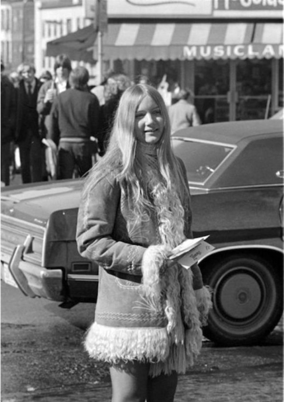 ヒッピー時代を象徴する、1970年代前半の西洋女性のストリート