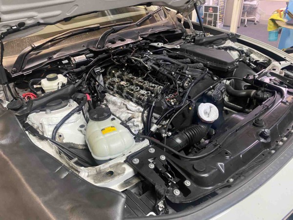 BMW 3シリーズ F31 320d 作業編、N47オイル漏れなど : 木下オート