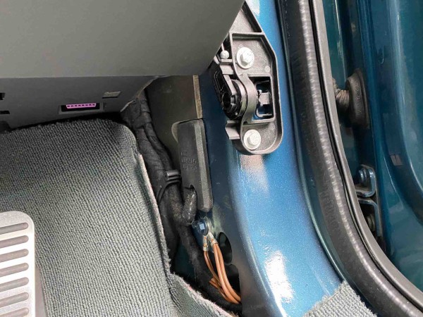 ■アウディ　TT　8J　ボンネット【千葉】■ AUDI アウディ 8J TT&frasl;TTS&frasl;TT-RS用ダクト付きカーボンボンネット&frasl;綾織