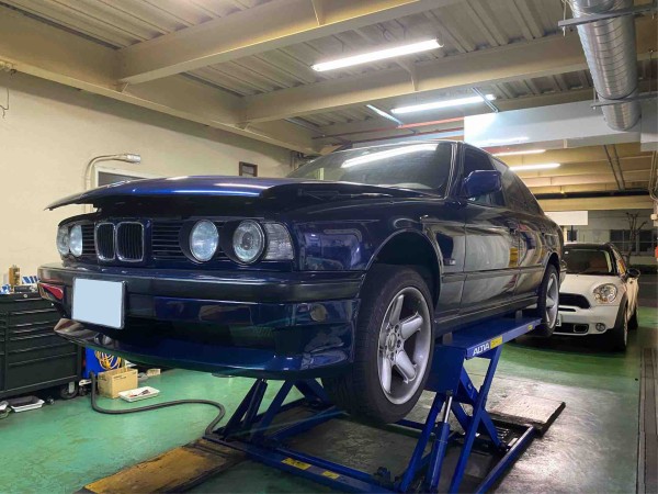 BMW E34 5シリーズ 左側ドアミラー 泡立て 1 944 327.1