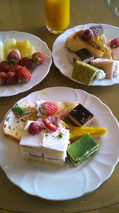 静岡にある沼津リバーサイドホテルのケーキバイキングに 17年4月 東京スイーツビュッフェ ケーキバイキング その他食べ放題速報