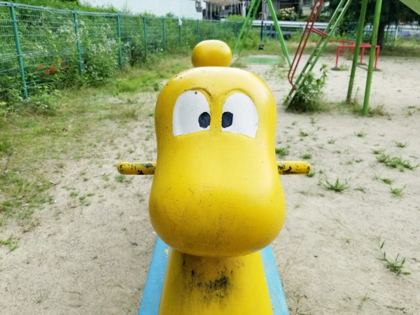 ちびっこ広場 カンガルー公園 何の動物の遊具 ちょっと不思議な公園が妙見坂にある 交野タイムズ