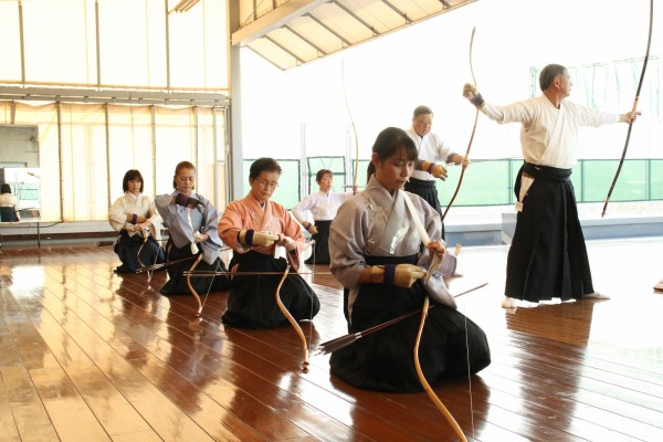 実は ゆうゆうセンター屋上に弓道場がある シュパッとかっこいい弓道の様子を観に行ってきた 交野タイムズ