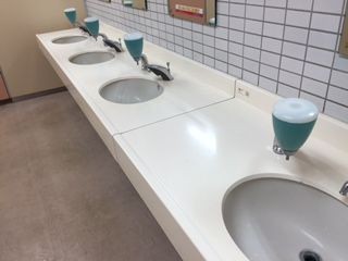 トイレ手洗い場 イズミヤの1階女子トイレの手洗い場で『昔懐かしのアレ』発見！～都会