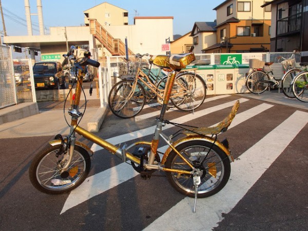 すごい ヤン車 を見つけた リカーショップのやまやの駐輪場 交野タイムズ