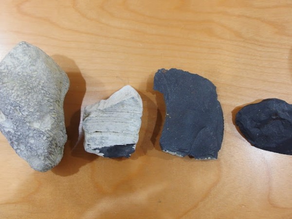 原人の 石器 …私の石器 355 ❑ サヌカイト ✰ 模写 原始人の生活をしよう！～石包丁の材料『サヌカイト』を採りに行ってき