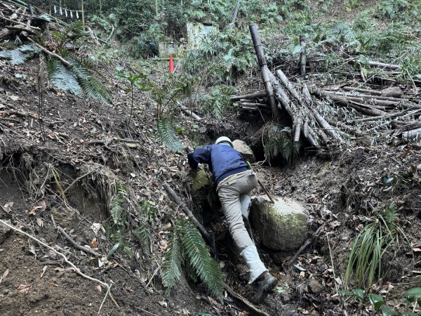 獅子窟寺、お大師さまの石仏の顔を探そう！去年の11月豪雨で流され