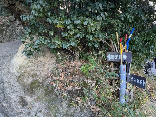 獅子窟寺、お大師さまの石仏の顔を探そう！去年の11月豪雨で流され