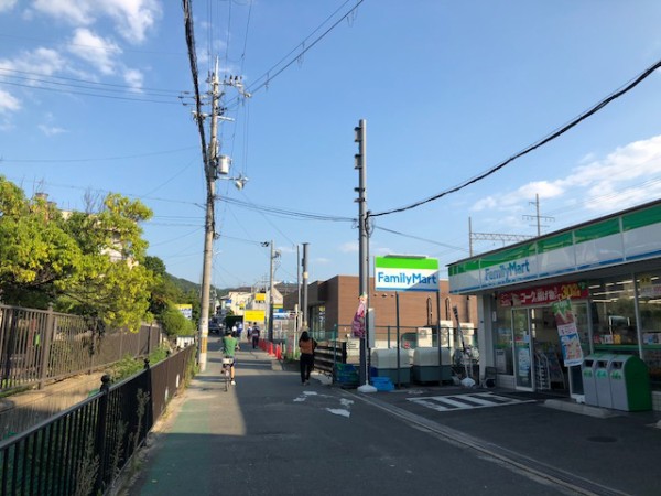 河内磐船駅前のファミマのすぐ横にコンビニができるみたい 隣すぎるコンビニ その理由とは 交野タイムズ