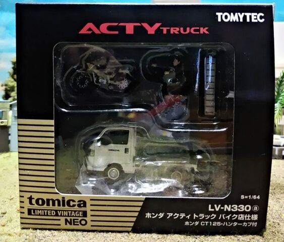 トミカ［トミカリミテッドヴィンテージNEO LV-N330 1/64スケール