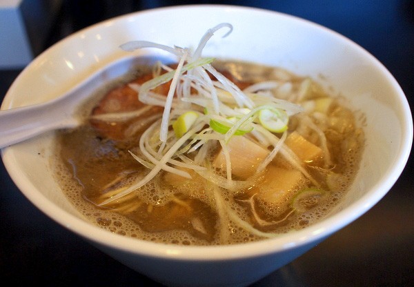 濃厚煮干ラーメンの王道フォロワー。宇都宮・煮干中華そば のじじ