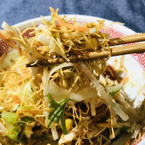 セブンイレブンの くずして食べるパリパリ麺のサラダ 毎日麺生活